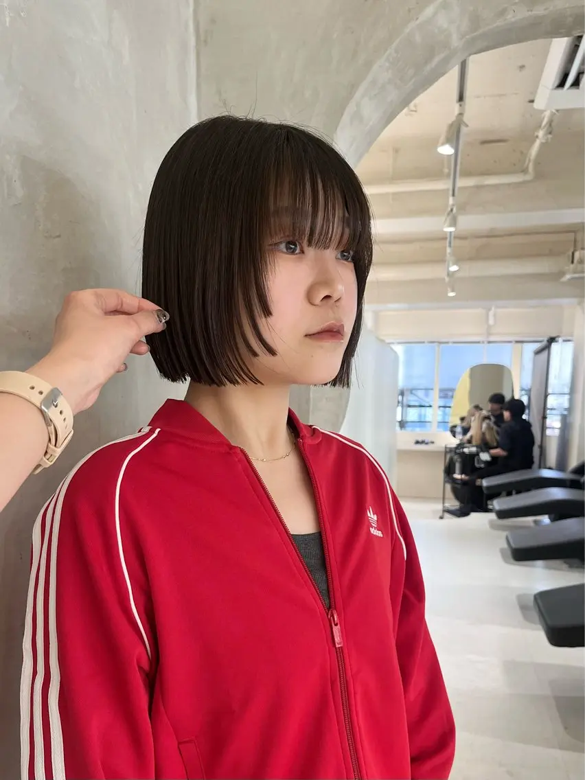 ミディアム カット ヘアカラー トリートメント 切りっぱなしボブ/ 艶カラー/綾莉のヘアスタイル
