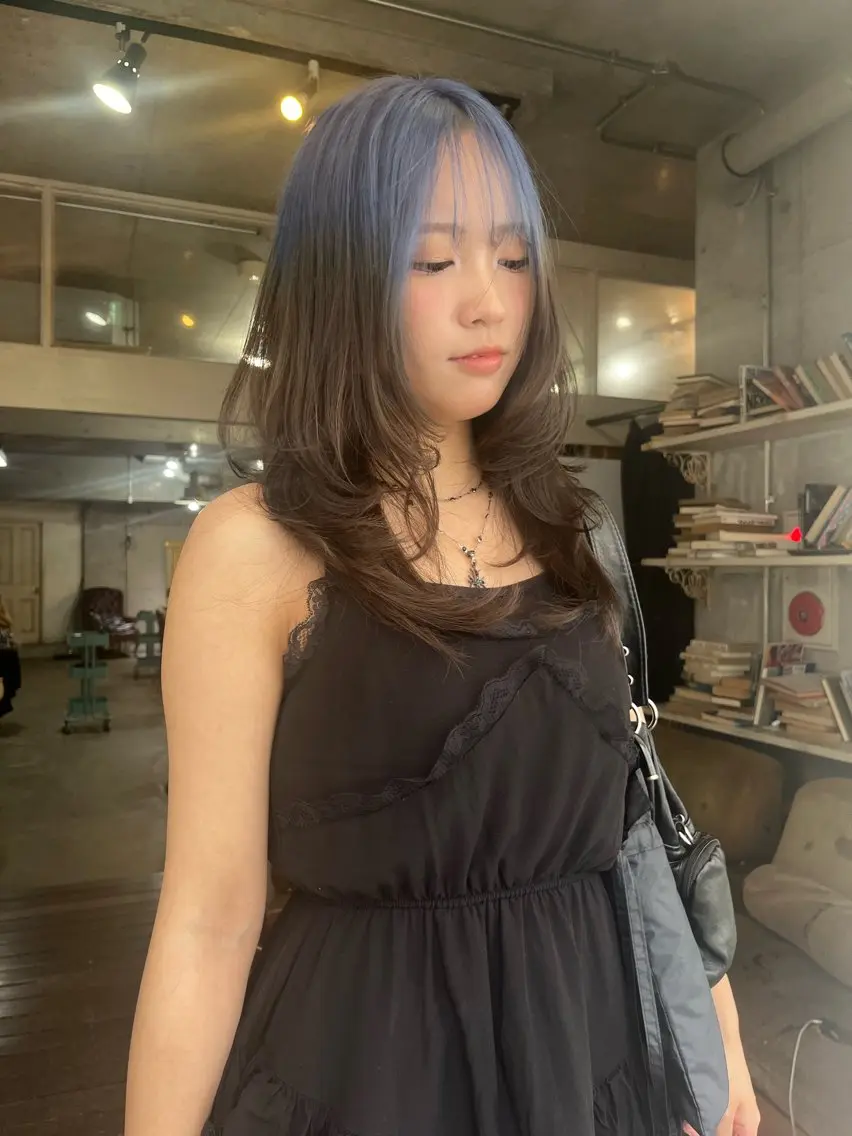 ミディアム カット ヘアカラー トリートメント ハイトーン/顔まわり レイヤー/YUKAのヘアスタイル