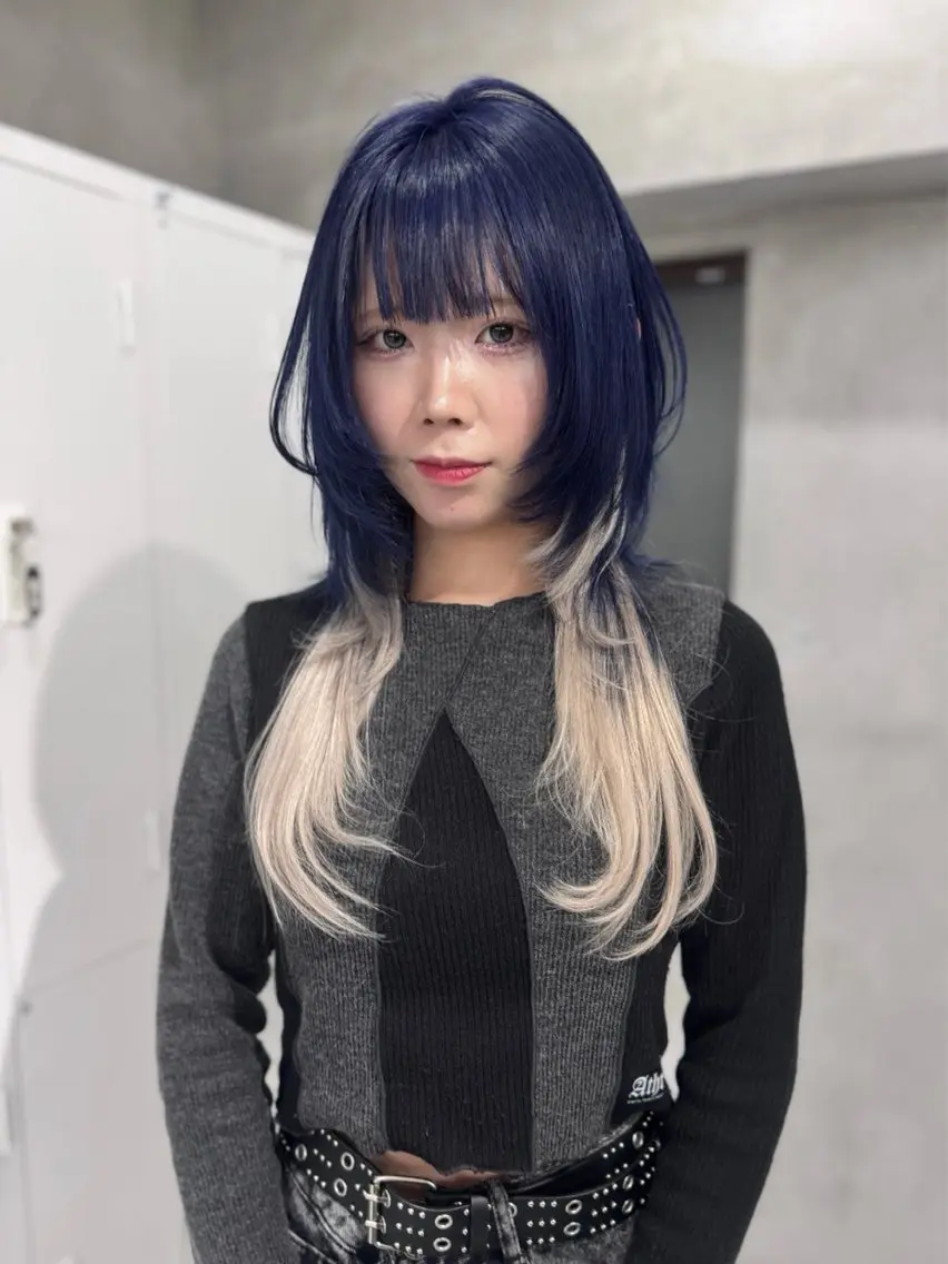 ロング エクステ レイヤーカット ロング ウルフカット カット ヘアカラー Manami🖤 レイヤー×ハイトーンのヘアスタイル