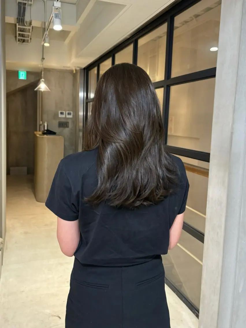ミディアム カラー 吉野 新菜のヘアスタイル