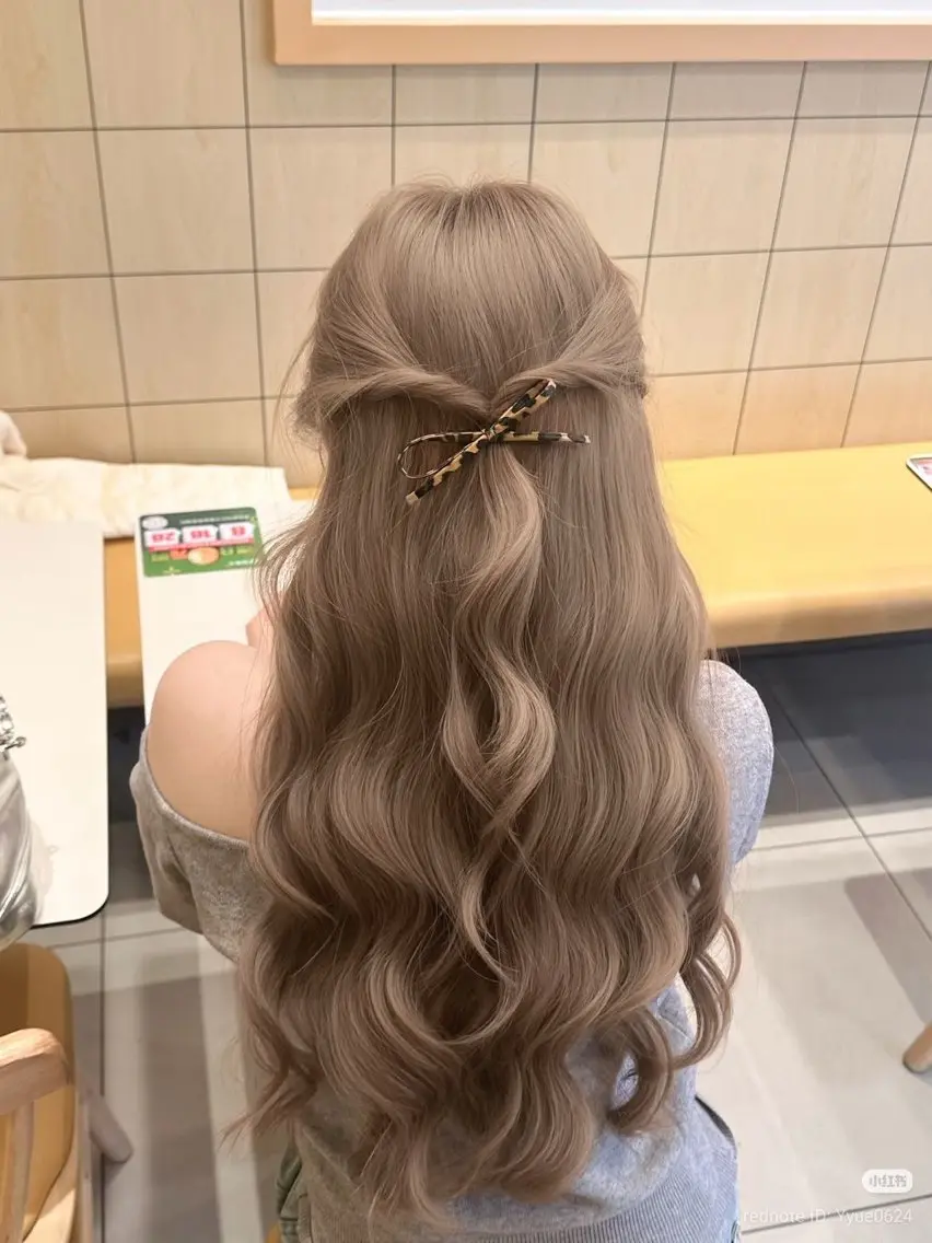 ロング カラー 透明感カラー グレージュ/あいのヘアスタイル