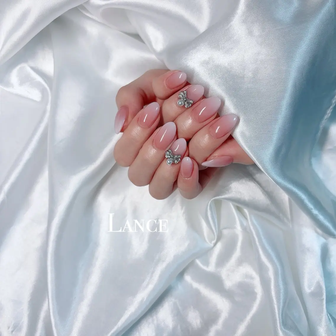 ネイル オーロラネイル フットネイル フレンチネイル キラキラネイル 韓国ネイル ハンドネイル Lance nailのネイルデザイン