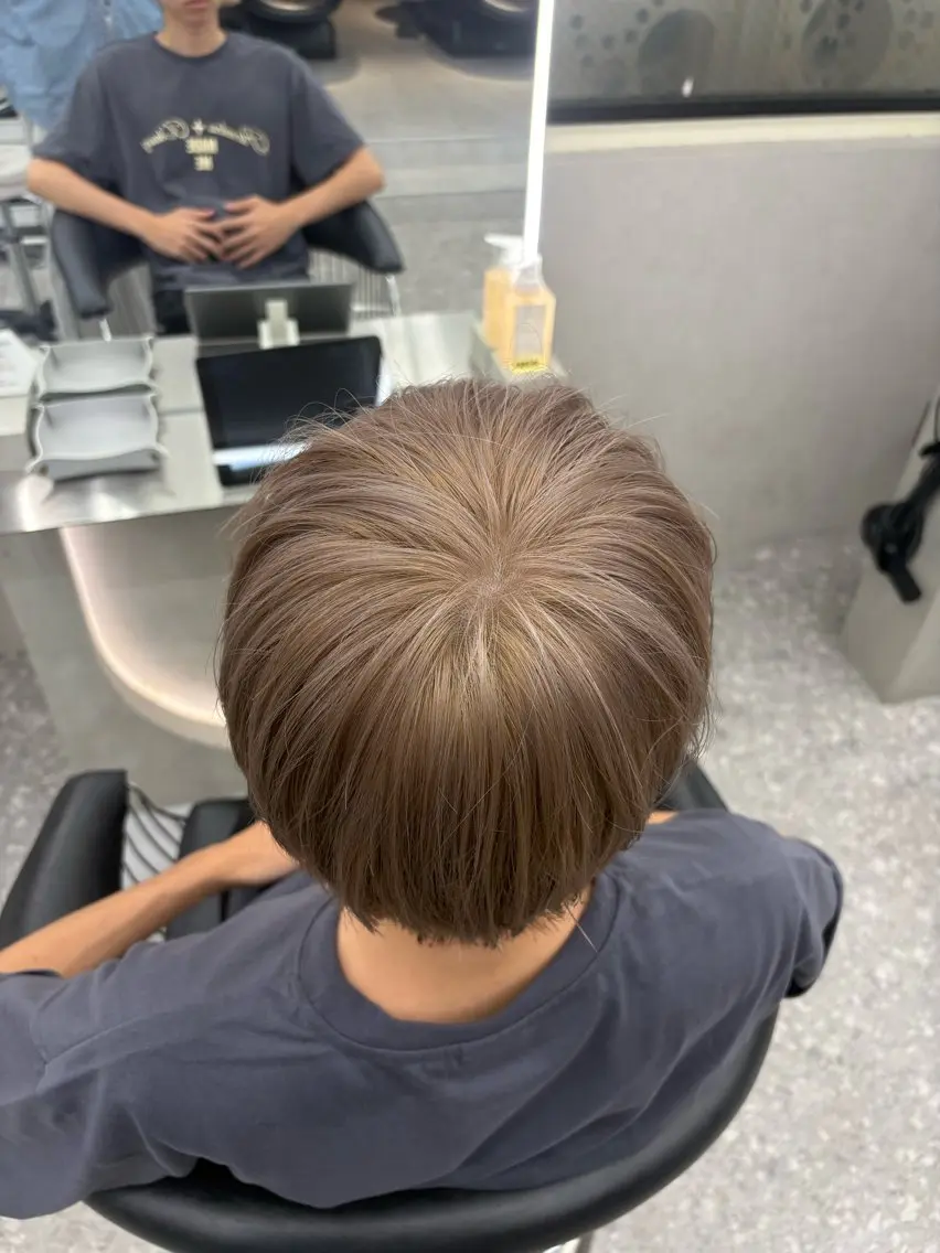 メンズ メンズブリーチ メンズハイトーン ヘアカラー トリートメント Yuta✂︎ 韓国レイヤー🪽のヘアスタイル