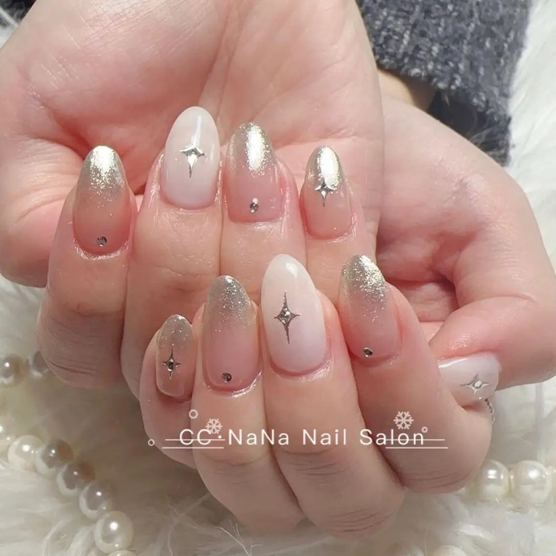 ネイル チークネイル フラッシュネイル ハート キラキラネイル 韓国ネイル ハンドネイル CC  NaNa ワンホンネイル🌙Nのネイルデザイン