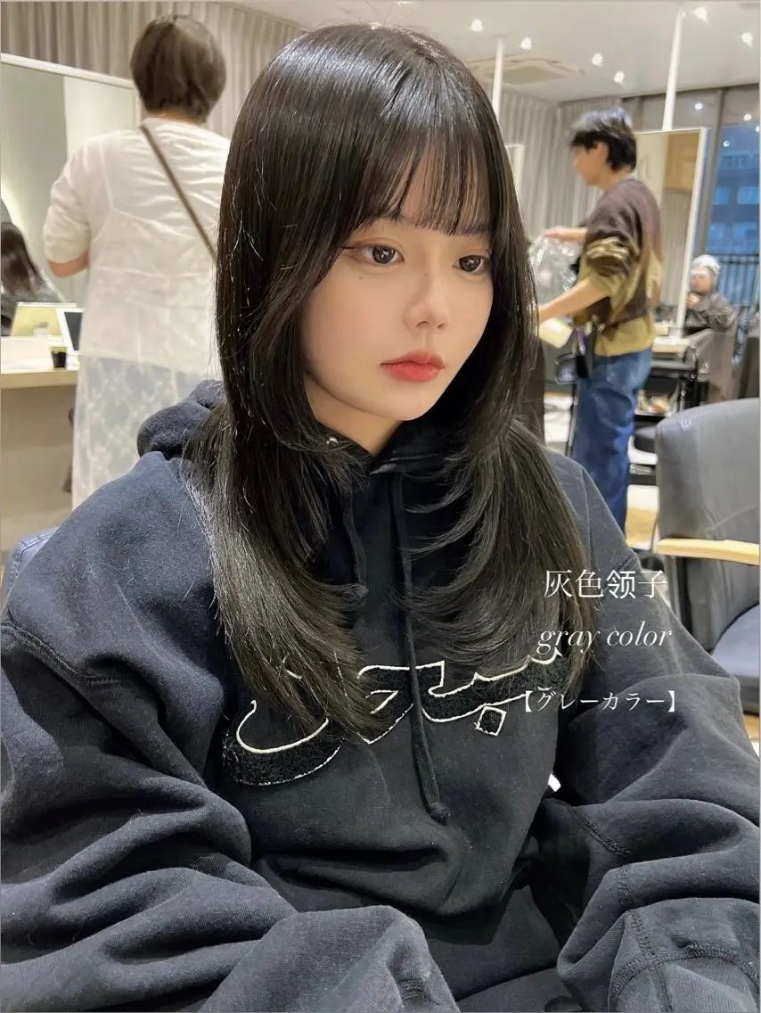 セミロング カラー ベージュカラー グレージュ インナーカラー ミルクティーベージュ 顔まわりレイヤー カット ヘアカラー トリートメント 韓国🇰🇷レイヤー 映える顔周り🩷のヘアスタイル