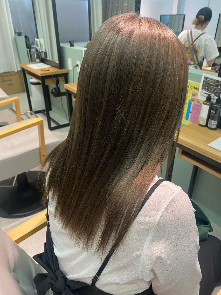 カラー グレージュ . SHIZUKAのヘアスタイル