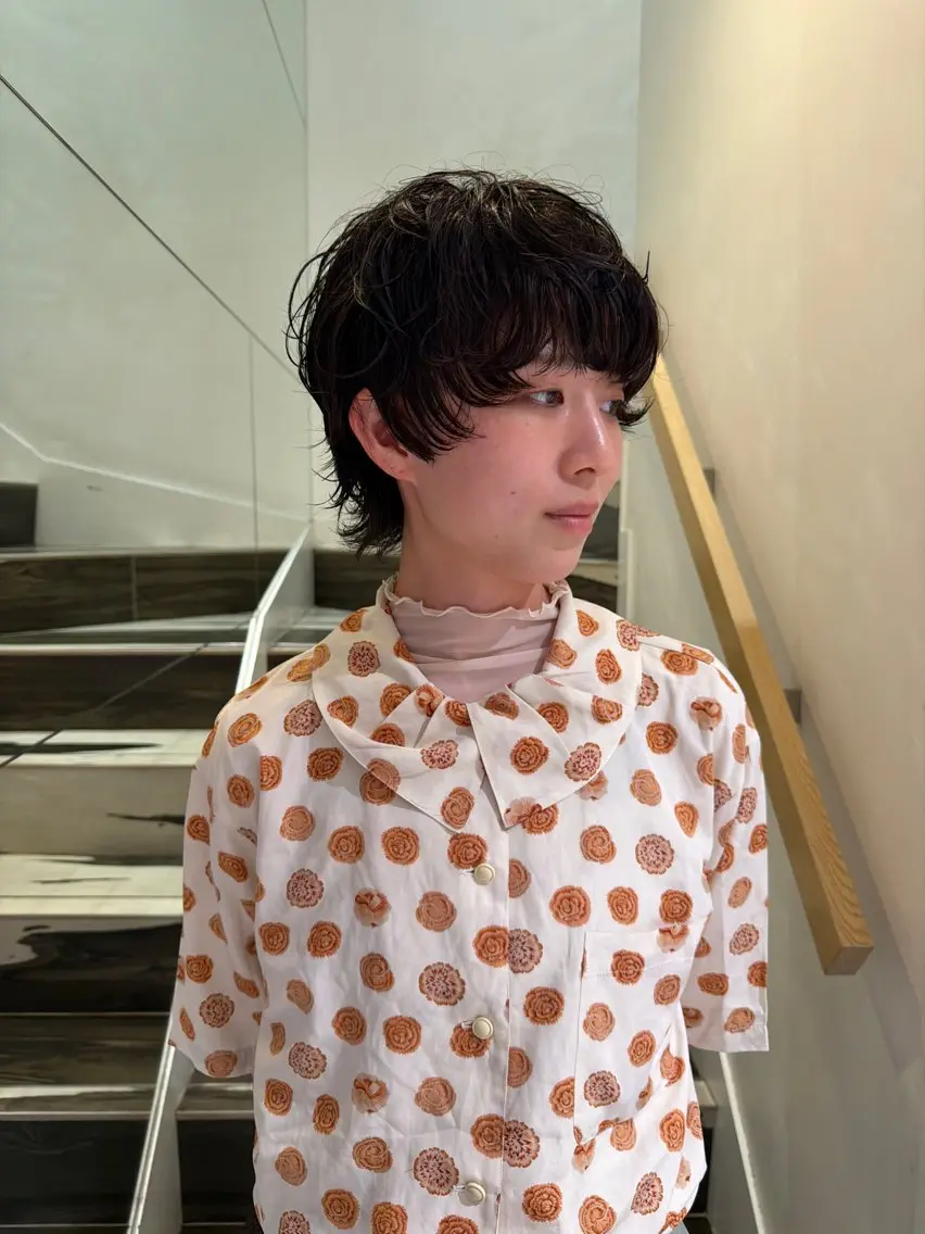 ショート パーマ 顔周りカット カット パーマ トリートメント 岡田 万侑のヘアスタイル