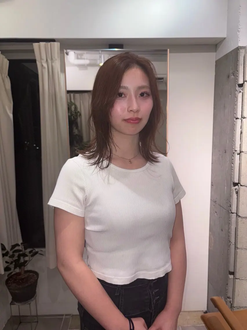 ミディアム ヘアカラー レイヤーカット🐩 透明感カラー モカのヘアスタイル