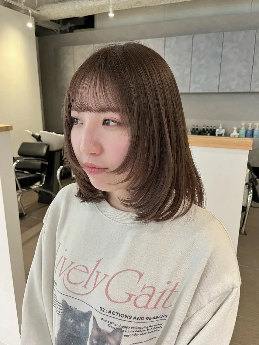 ミディアム カラー ベージュカラー レイヤーカット カット ヘアカラー 桃果 momokaのヘアスタイル