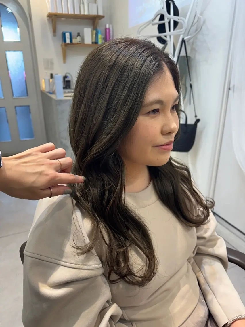 ロング カラー オリーブグレー トリートメント 似合う髪型が 分からない方へのヘアスタイル