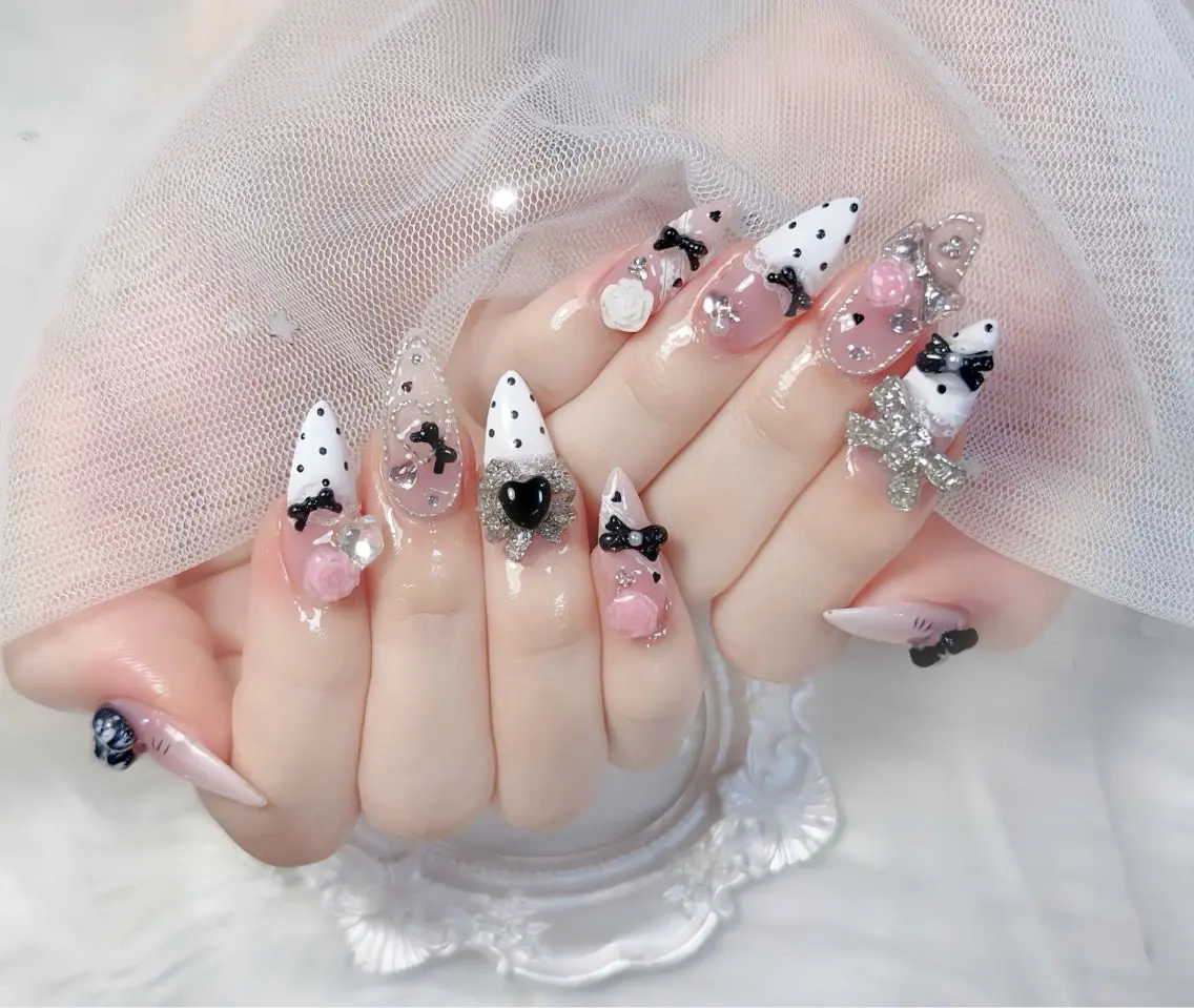 ネイル チークネイル 長さ出し フレンチネイル ジェルネイル グラデーション ハンドネイル THANHTHANH NAILのネイルデザイン