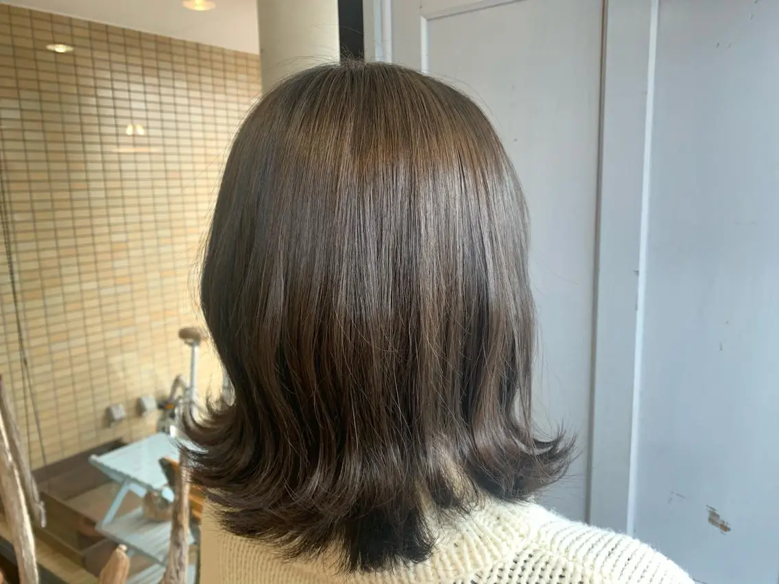 セミロング カラー ブリーチ ダブルカラー ヘアカラー トリートメント ツキダテ ユイのヘアスタイル