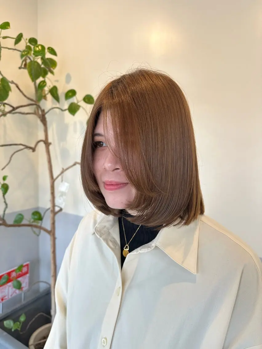 ミディアム レイヤーカット 三浦彩那/ 透明感カラー/岡崎のヘアスタイル