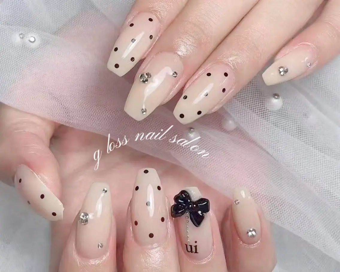 ネイル りこ🫧 gloss nailのネイルデザイン