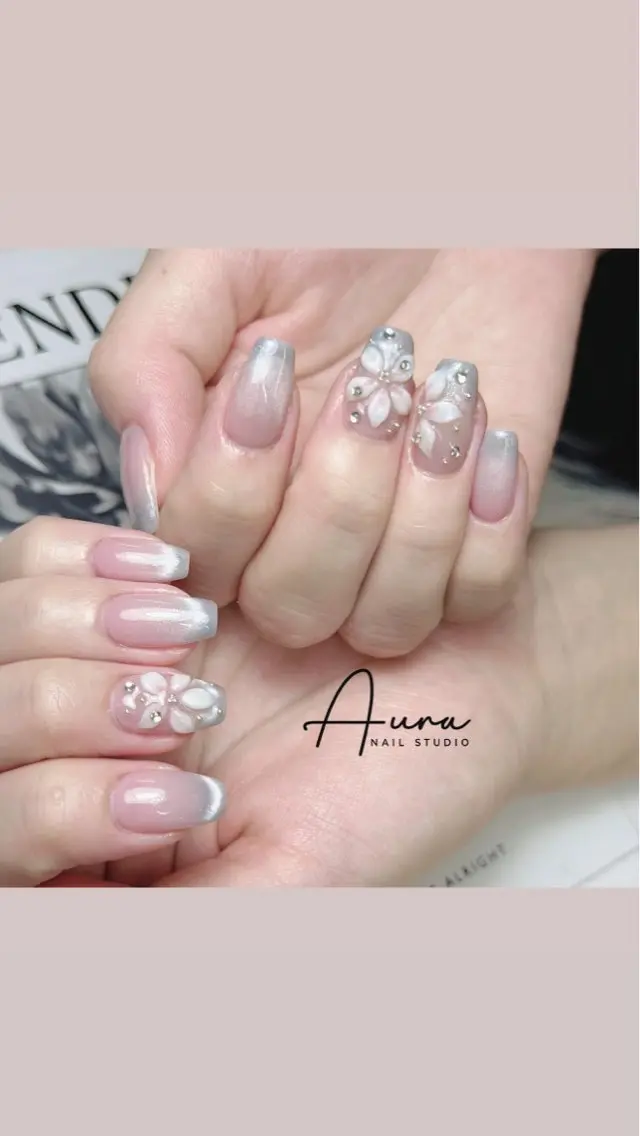 ネイル アートネイル フラワーネイル 韓国ネイル ピンク シルバー ハンドネイル Aura Nail HanNaのネイルデザイン