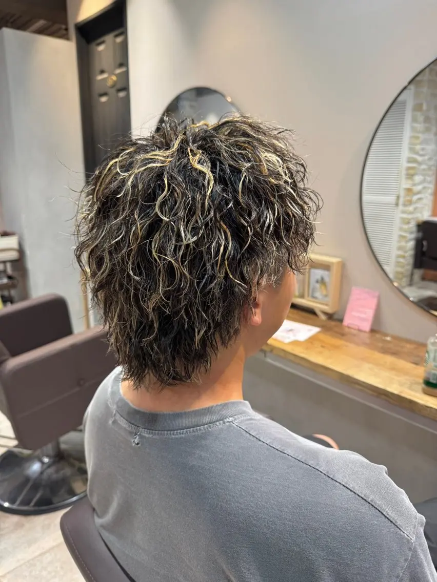 メンズ メンズハイライト メンズパーマ カット ヘアカラー パーマ メンズ特化 TAKUYAのヘアスタイル