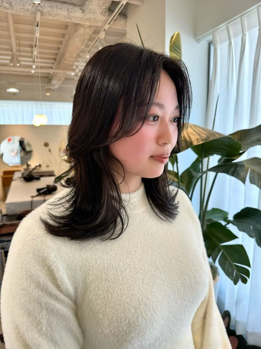 セミロング カラー グレージュ ayaka♡ 柔らかカラーのヘアスタイル