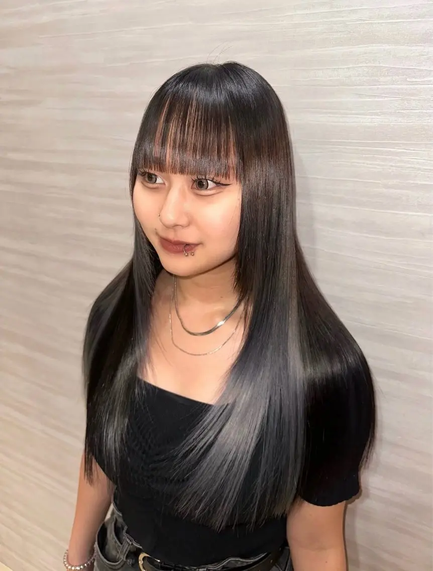 ロング カラー デザインカラー シルバー ✂︎ mina✂︎のヘアスタイル