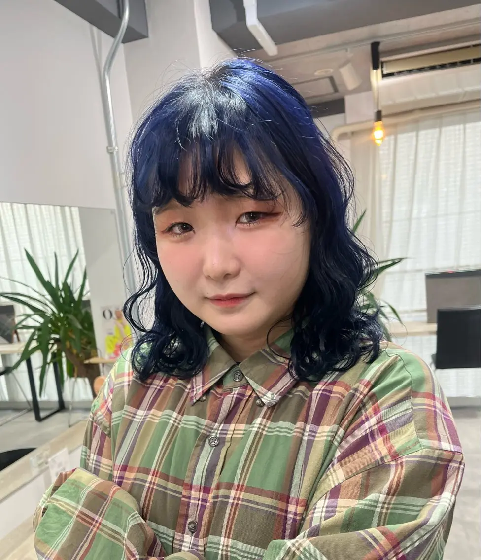 セミロング 艶髪ハイトーン✨ 🩷AMI🩷のヘアスタイル
