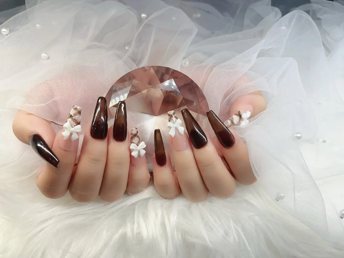 ネイル フレンチネイル キラキラネイル マグネットネイル ミラーネイル ニュアンスネイル ハンドネイル Tira Nailのネイルデザイン