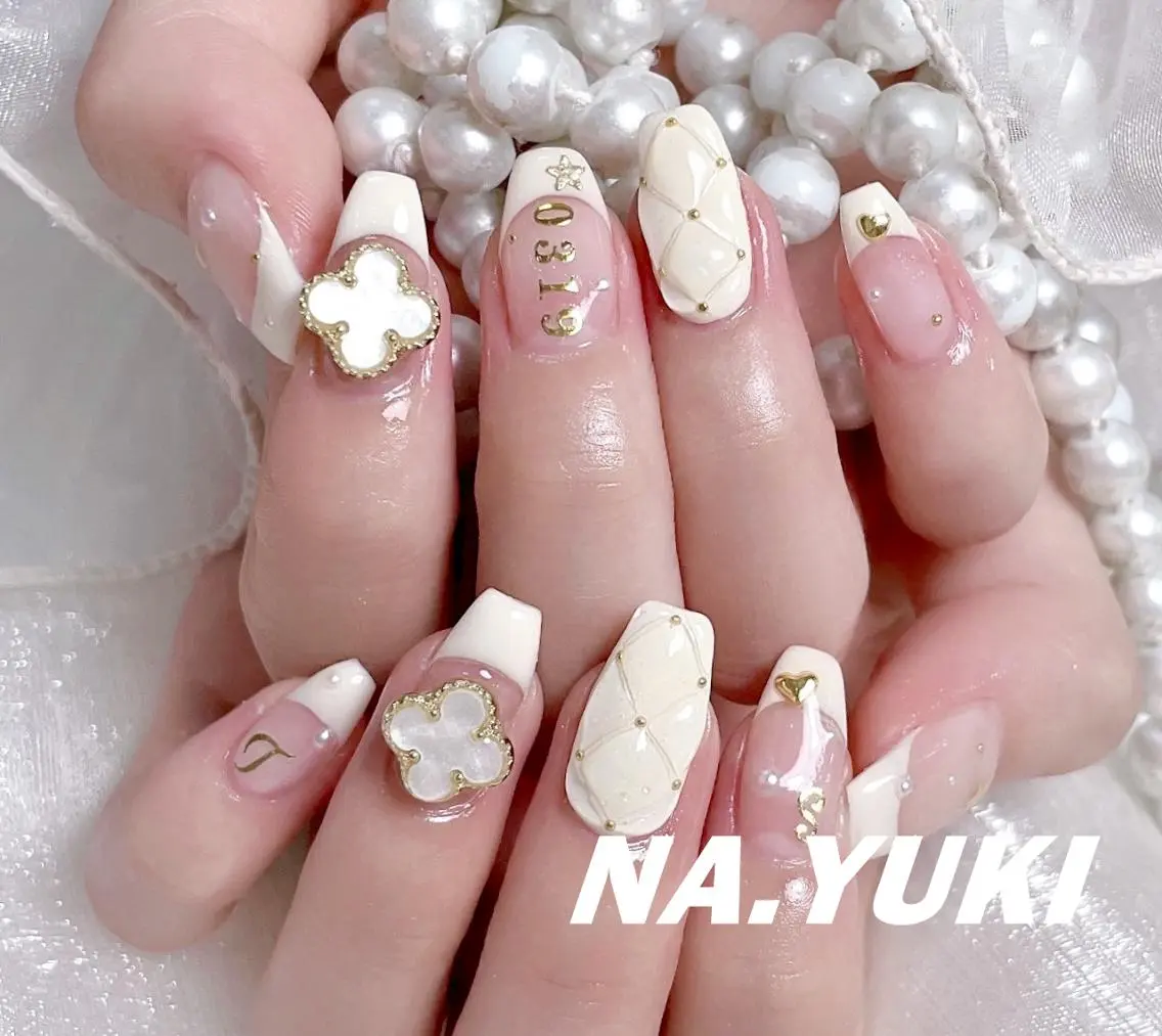 ネイル ハンドネイル ハンドケア 🌷 Mooning 🌷のネイルデザイン