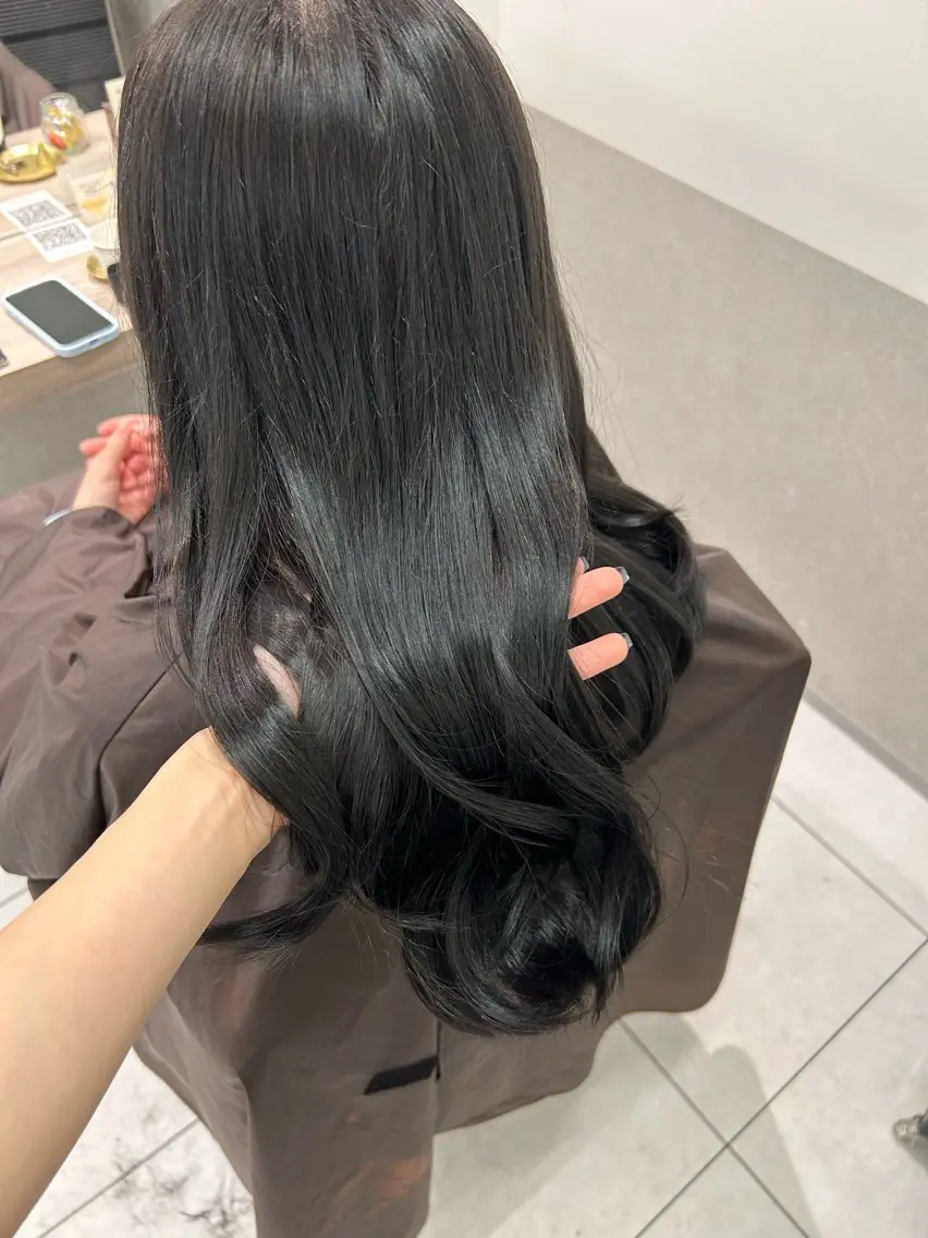 セミロング カラー オリーブ/アッシュ やわらか透明感カラーのヘアスタイル