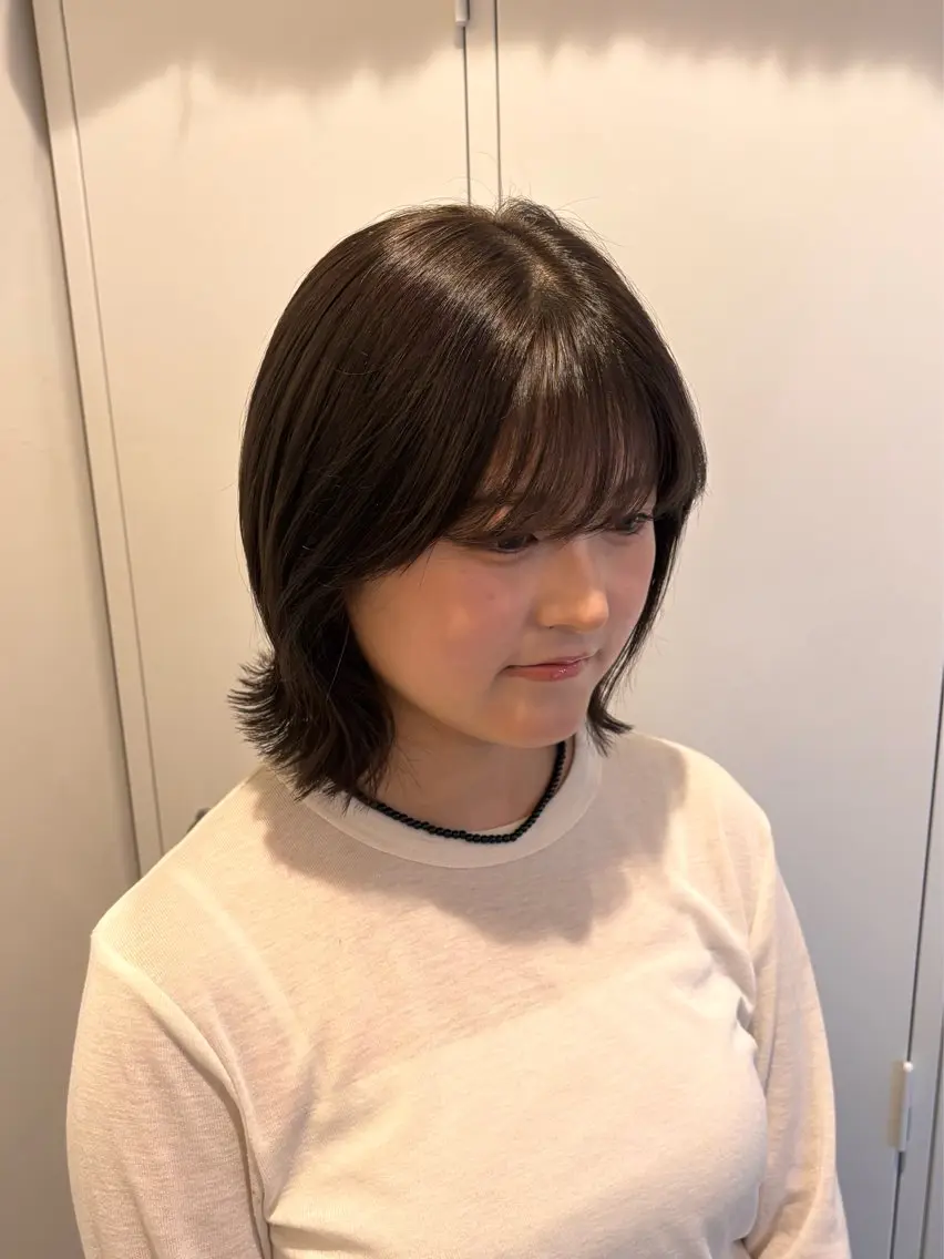 ショート カラー ブリーチ ブラウンカラー オリーブブラウン ヘアカラー loty すずな/透明感カラーのヘアスタイル