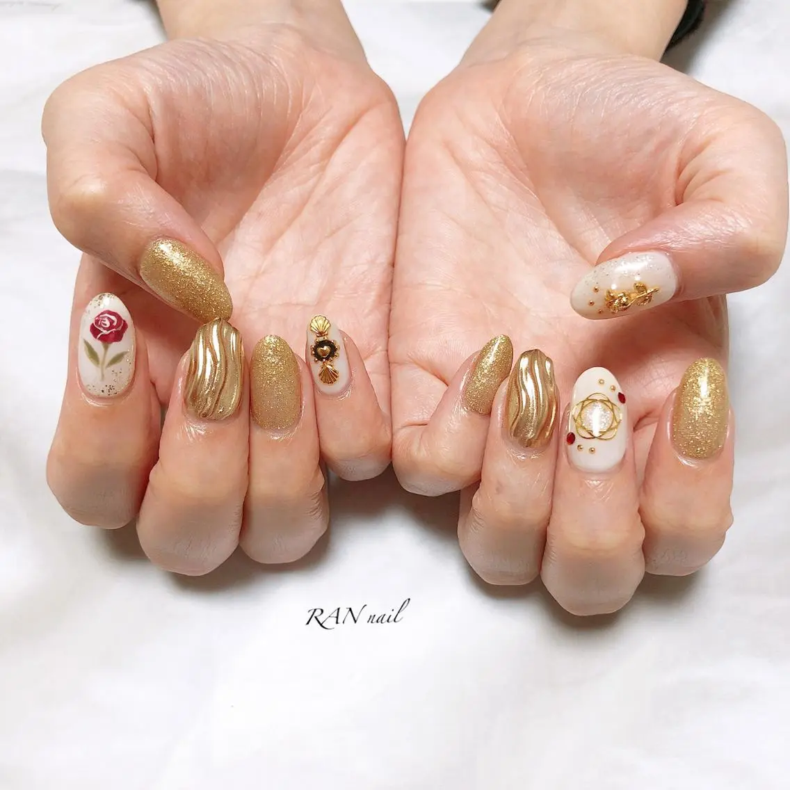 ネイル フットネイル ゴールド オフィスネイル 春ネイル ホワイト ハンドネイル フットネイル RAN nailのネイルデザイン
