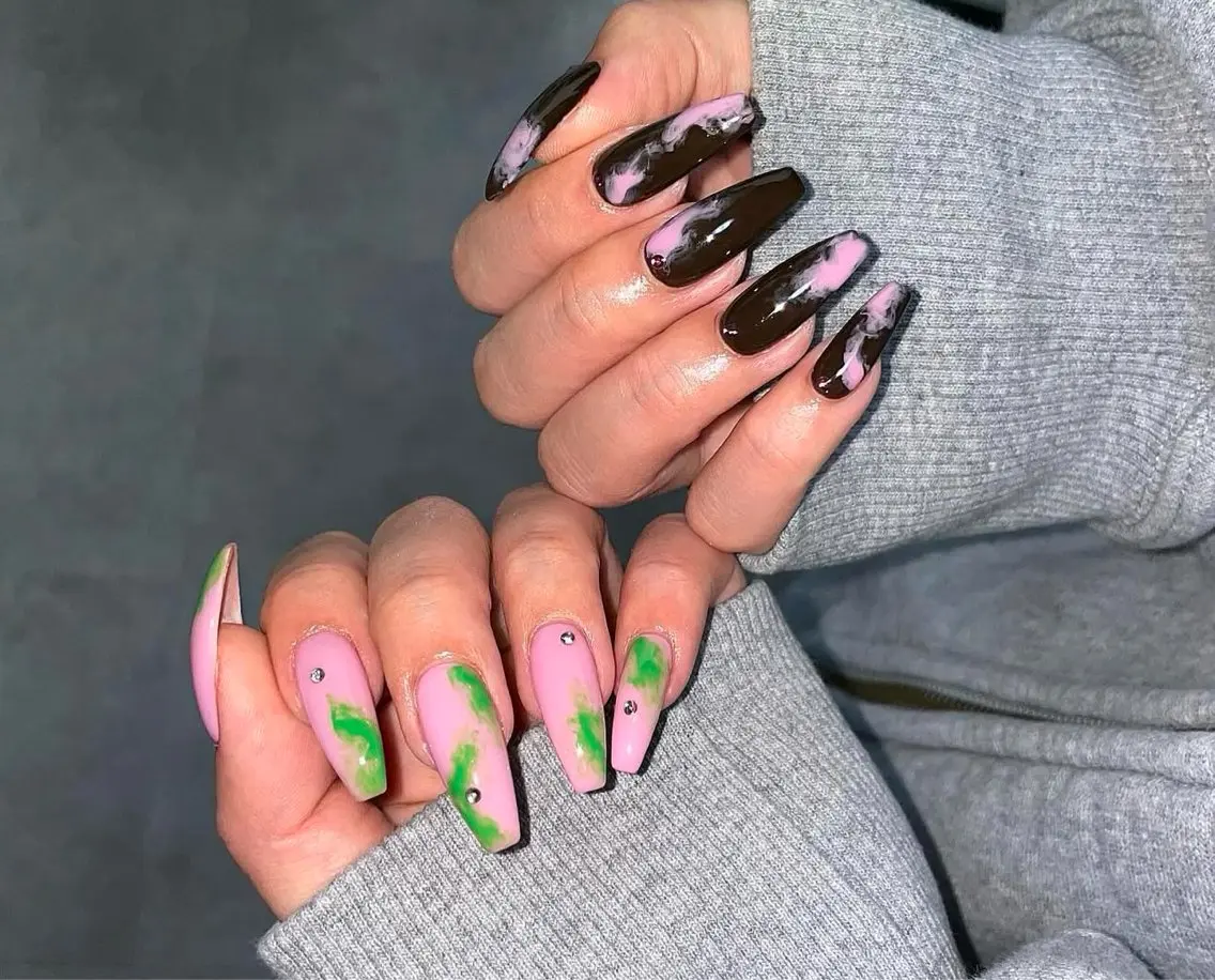 ネイル グラデーション キラキラネイル ワンカラーネイル 冬ネイル Jenn Nail Salonのネイルデザイン