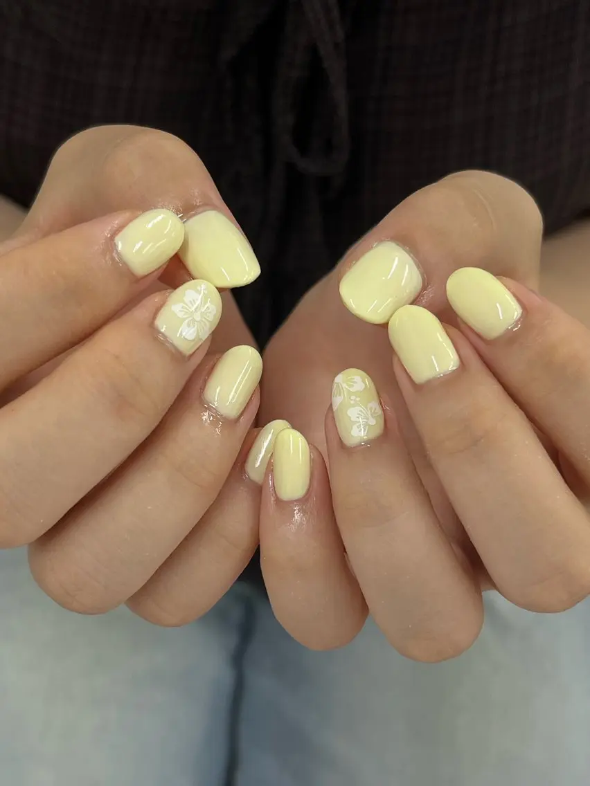 ネイル 黄色 ハンドネイル schon 🎀saraのネイルデザイン
