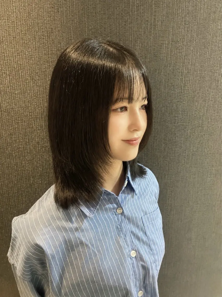 ミディアム カラー ミディアムレイヤー レイヤーカット トリートメント カット ヘアカラー トリートメント ミルクティーベージュ 暖色カラー/池田麻帆のヘアスタイル