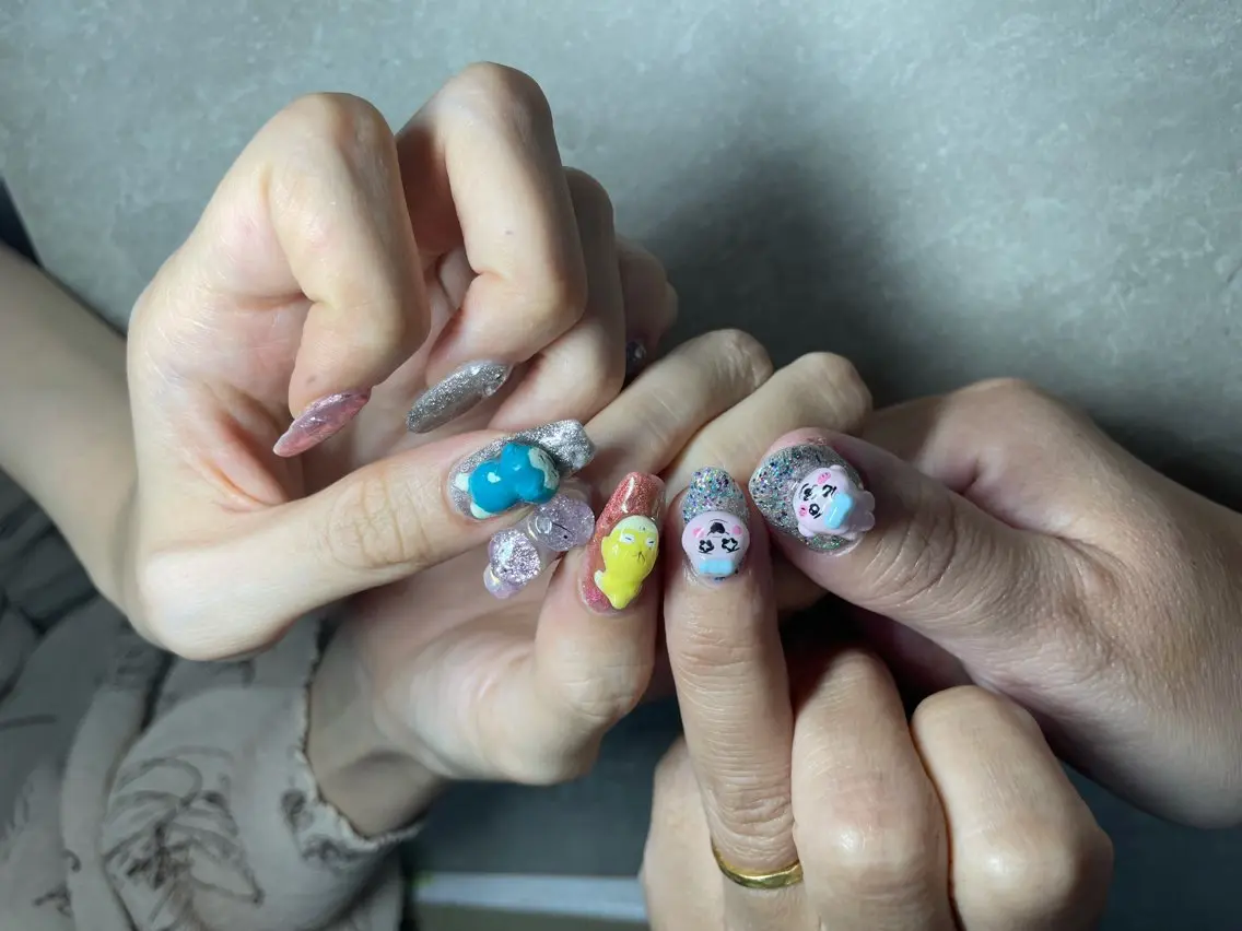 ネイル LAVISH 大和店 emi・:*+のネイルデザイン