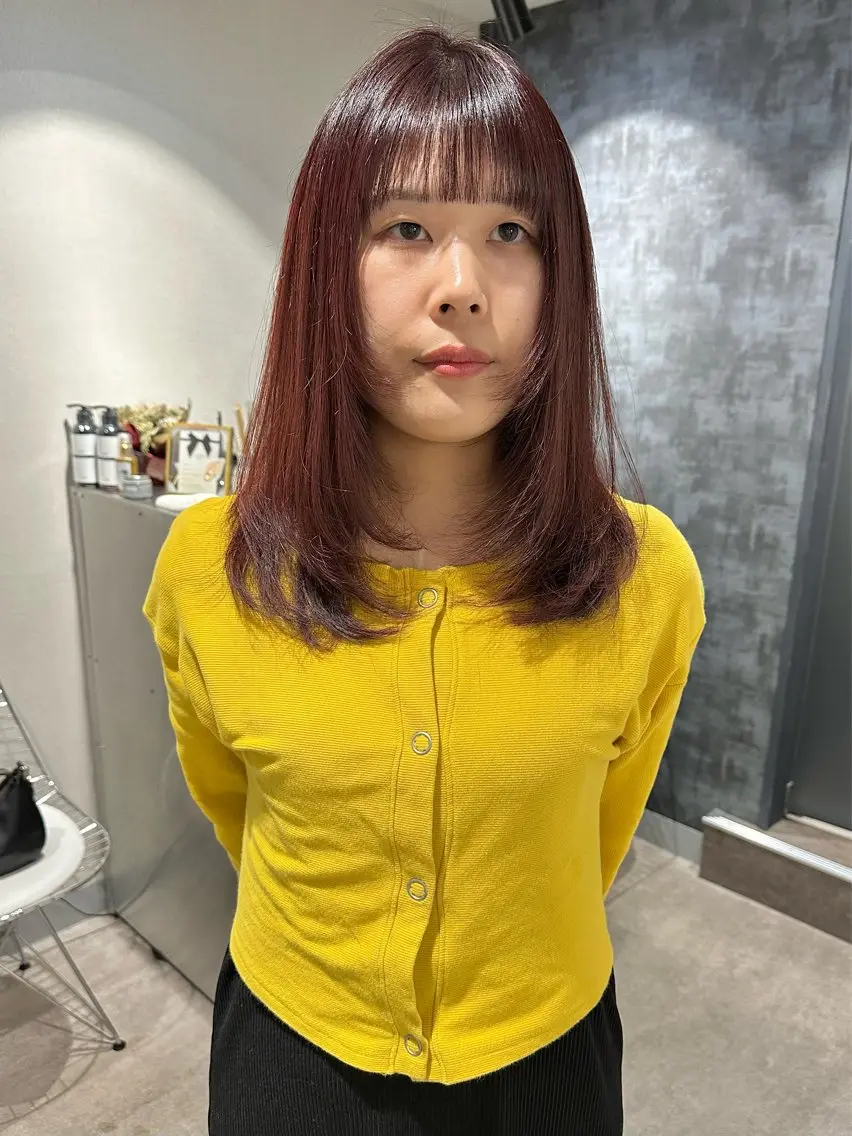 ミディアム カラー ミディアムレイヤー ボルドーカラー レイヤーカット レイヤーカット🪄 耳ツボ🎀Ayumiのヘアスタイル