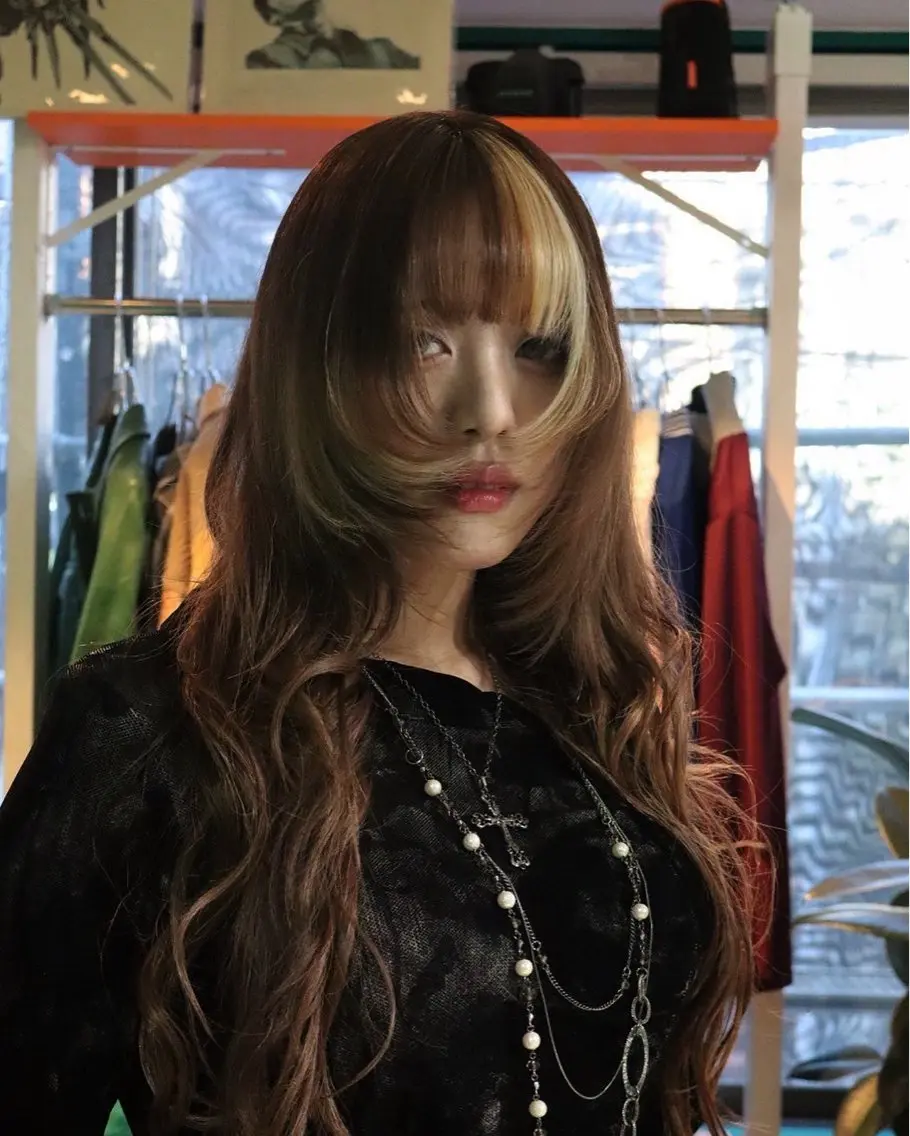 ロング カラー レイヤー/ブリーチ iwamiya岩見谷のヘアスタイル