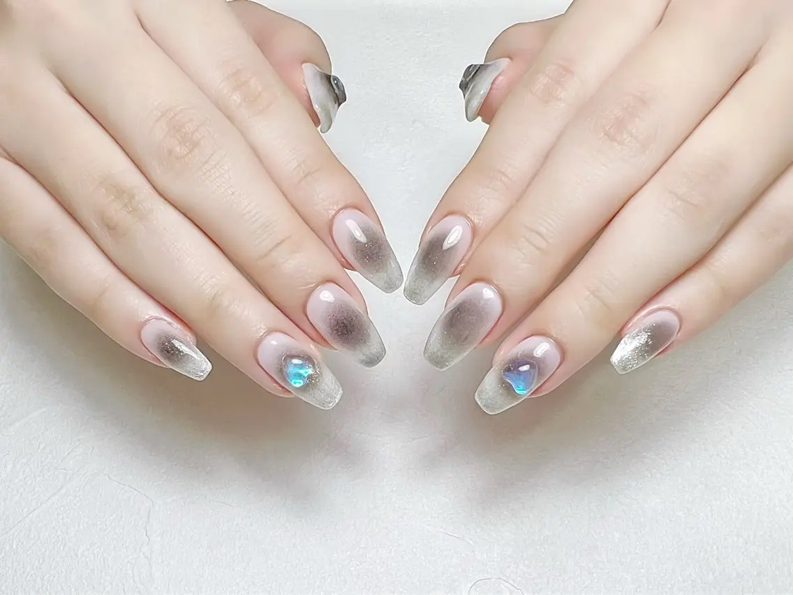 ネイル チークネイル キラキラネイル マグネットネイル ワンホンネイル rouse nail RISATOのネイルデザイン