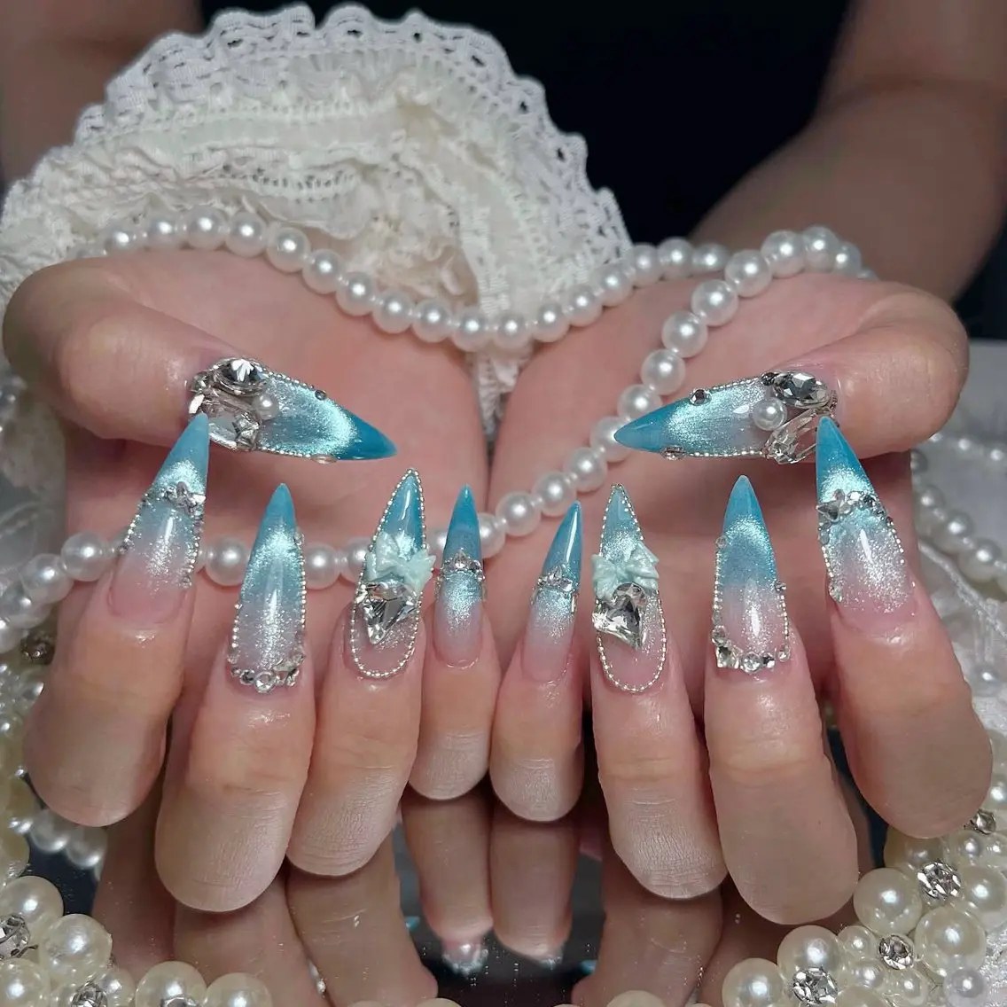 ネイル オーロラネイル 長さ出し フラッシュネイル フレンチネイル ジェルネイル ハンドネイル Amee Nail Salonのネイルデザイン