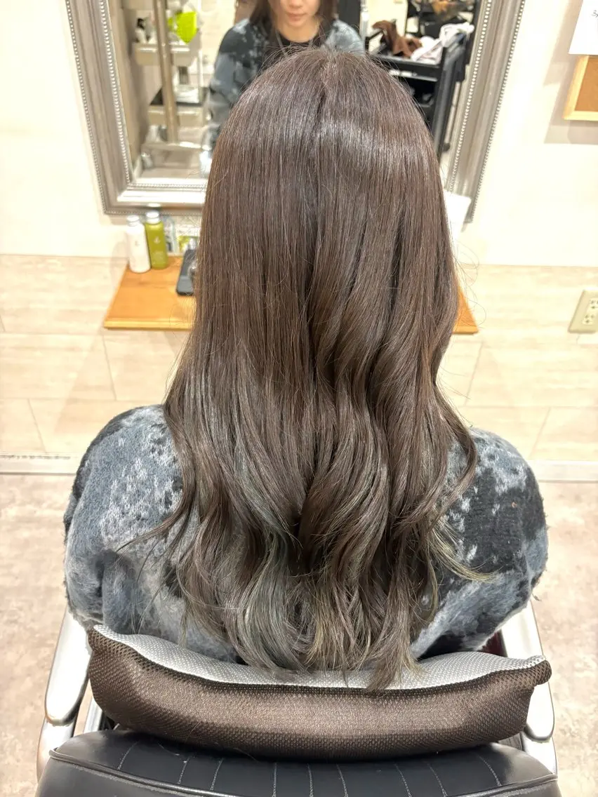 ロング カラー ヘアカラー 堀川 希歩のヘアスタイル