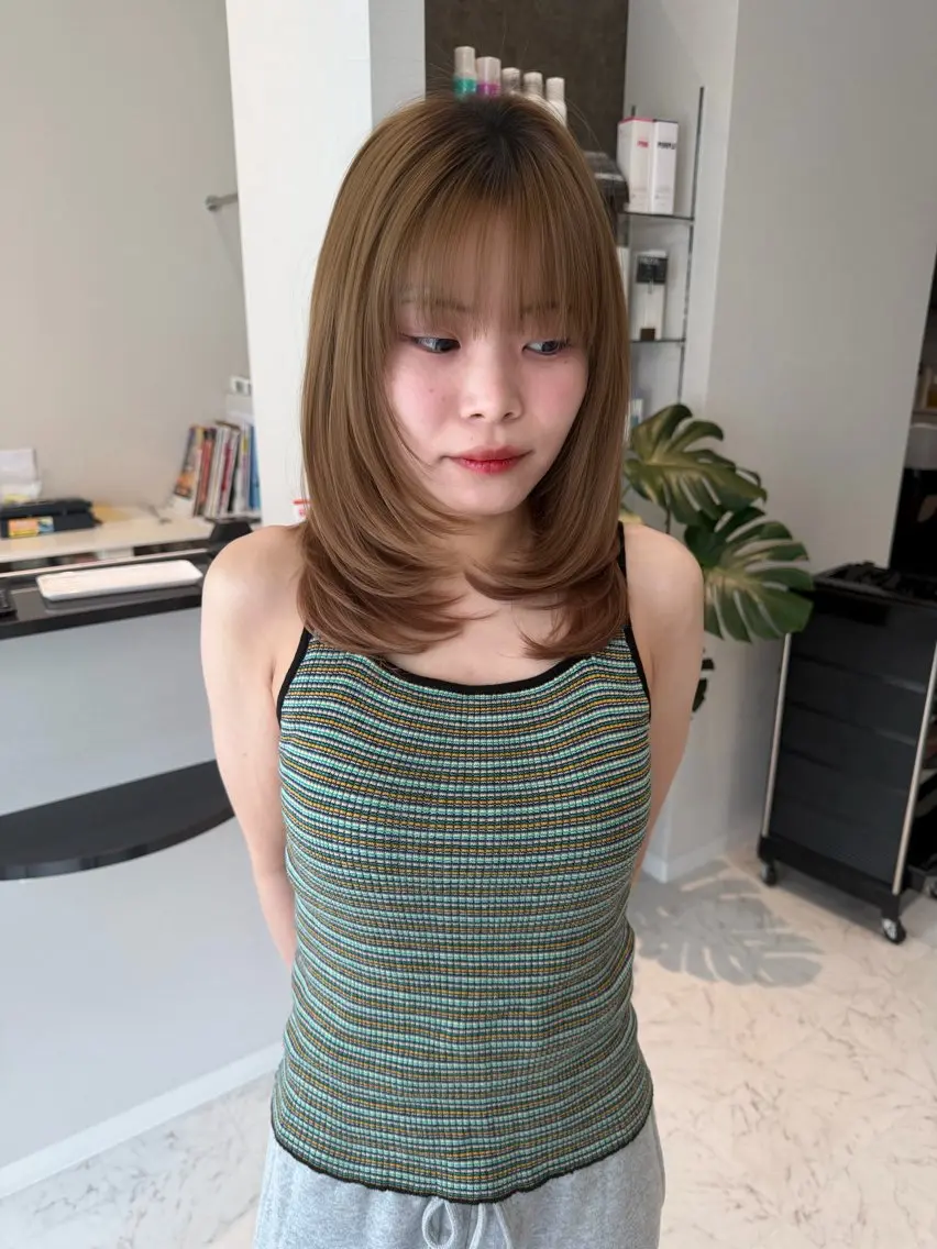 ミディアム ミディアムレイヤー レイヤーカット カット moe🥣小顔顔周り /艶カラーのヘアスタイル