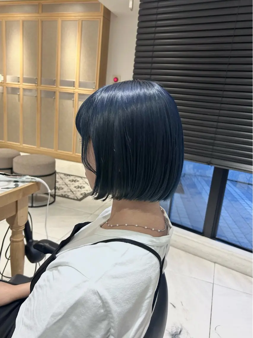ショート カラー ブルーカラー ボブ カット ヘアカラー トリートメント ヘッドスパ ヘアセット miko🪽地毛風/ ハイトーン/レイヤーのヘアスタイル