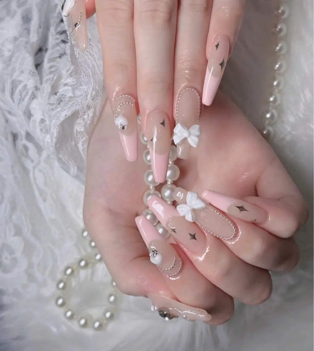 ネイル オーロラネイル フレンチネイル ジェルネイル ハロウィン キラキラネイル ハンドネイル H.baby Nail Salonのネイルデザイン
