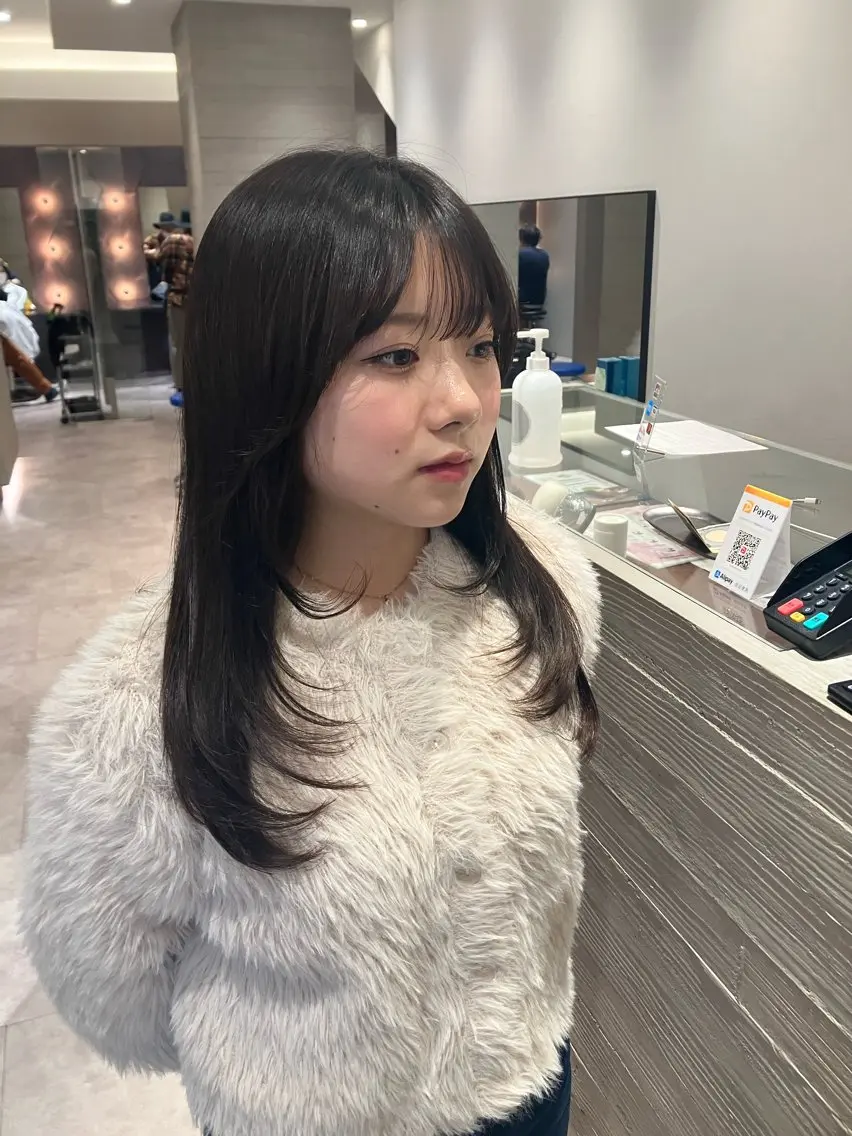 ロング レイヤーカット サキ🤍ハイトーン 🪩レイヤーカットのヘアスタイル