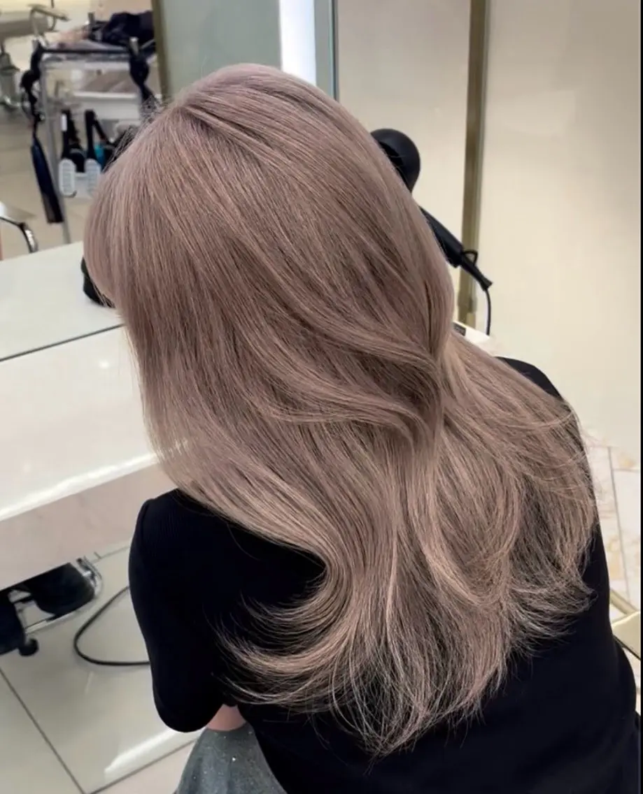 セミロング カラー ブロンド グレージュ ラベンダーカラー ラベンダーグレージュ ラベンダーグレー 🫧 YUZUKI 🫧のヘアスタイル