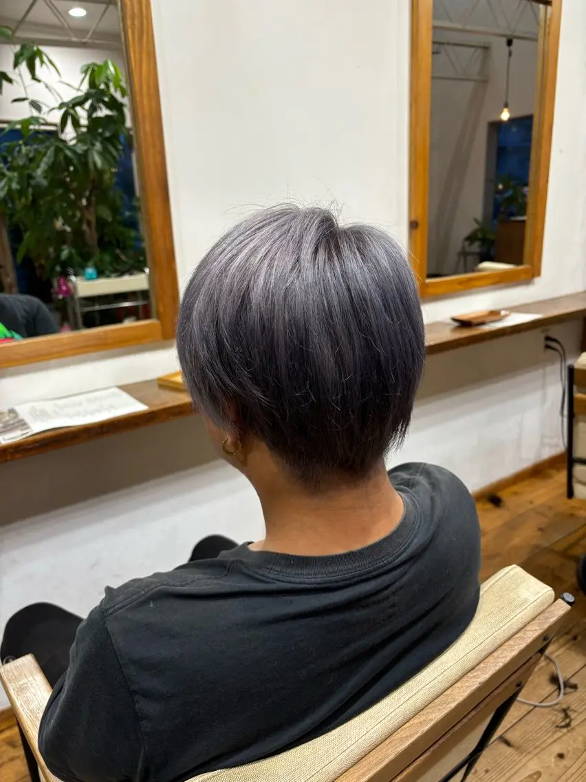 ショート カット ヘアカラー beat 磯谷のヘアスタイル