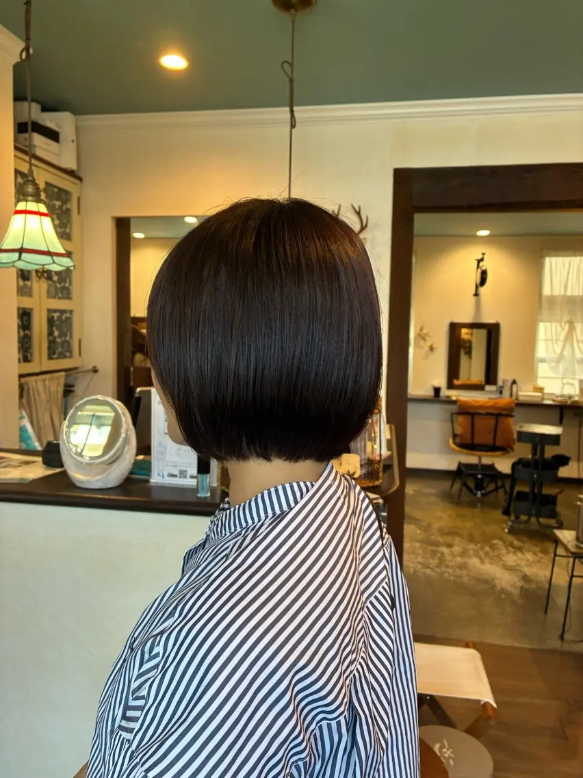 ショート ボブ アズグロウヘアー福本 明里のヘアスタイル