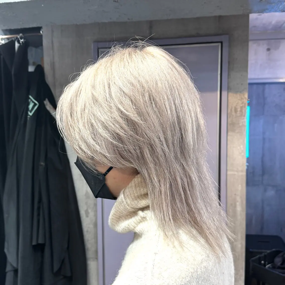 ショート カラー メンズ メンズブリーチ フェードカット メンズインナーカラー メンズウルフカット ベージュカラー ✨ブリーチ支持No1 複雑履歴修正/舘岡のヘアスタイル
