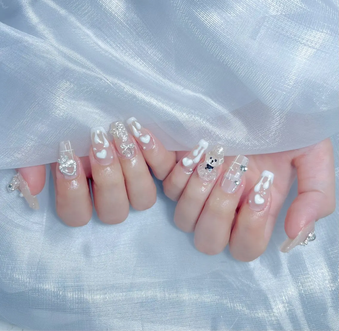 ネイル オーロラネイル クリアネイル フラッシュネイル ジェルネイル グラデーション ハンドネイル Amee Nail Salonのネイルデザイン