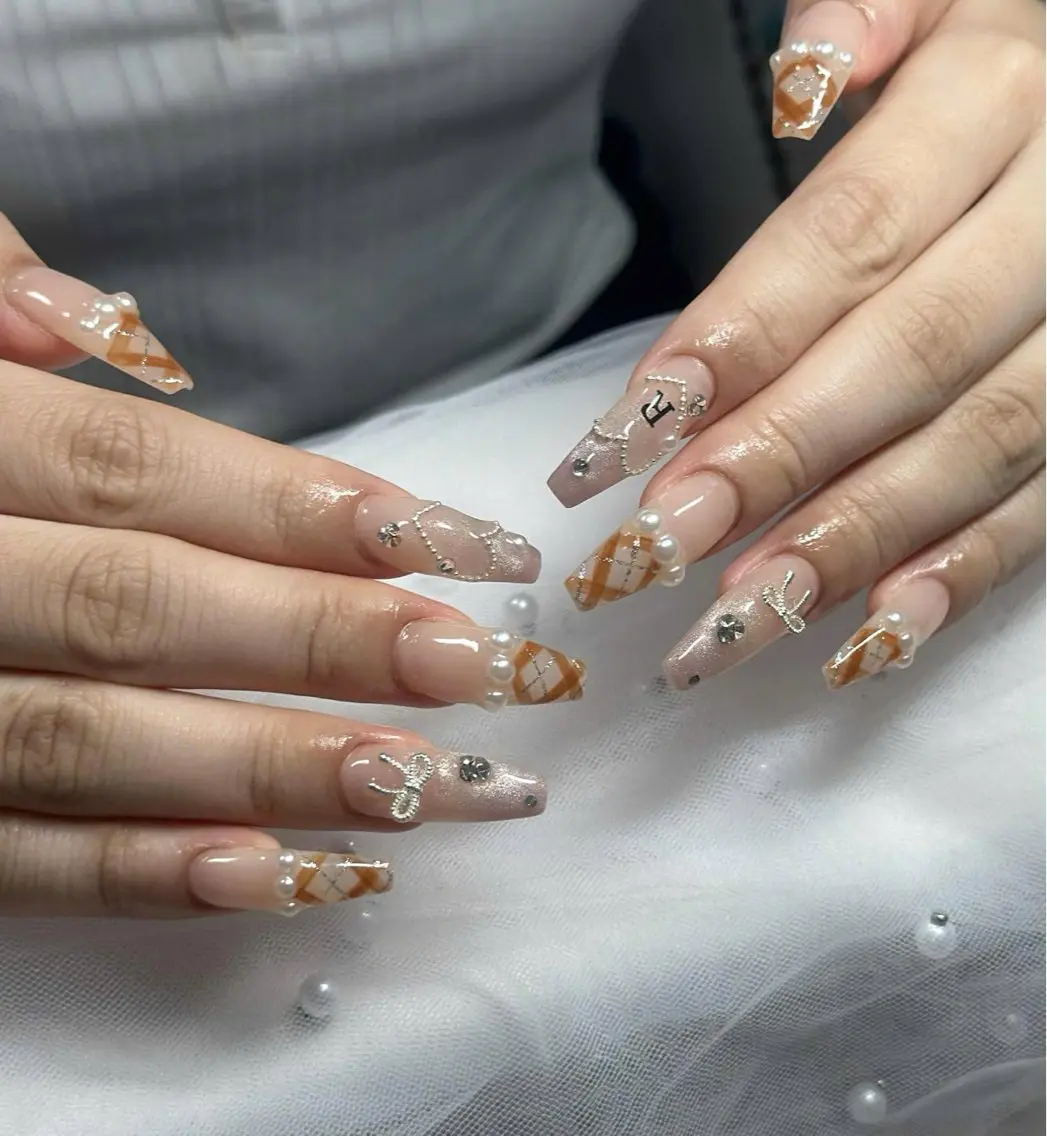 ネイル フレンチネイル ジェルネイル ガラスフレンチ ハロウィン ハート ハンドネイル H.baby Nail Salonのネイルデザイン