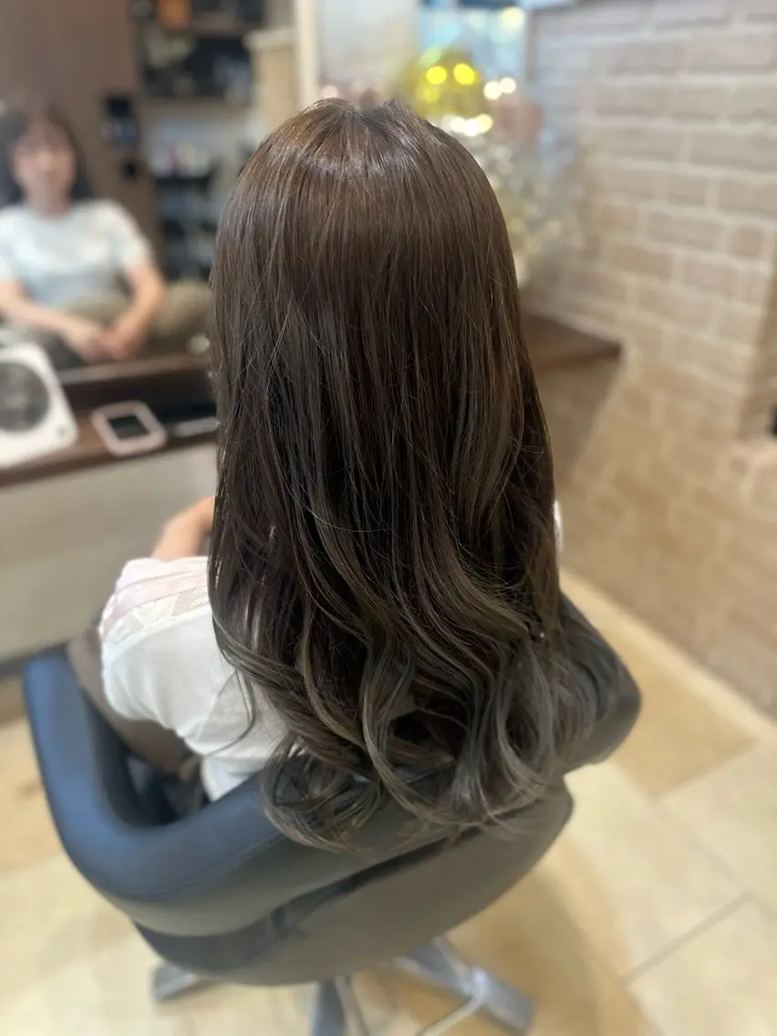 ロング カラー ヘアカラー 🩷 YUMIのヘアスタイル