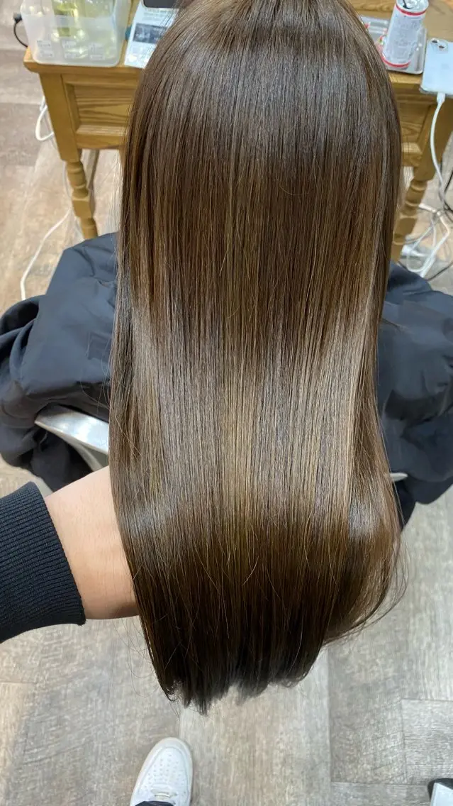 ロング カラー ベージュカラー メッシュ オリーブベージュ ヘアカラー 飯田 雷晟のヘアスタイル