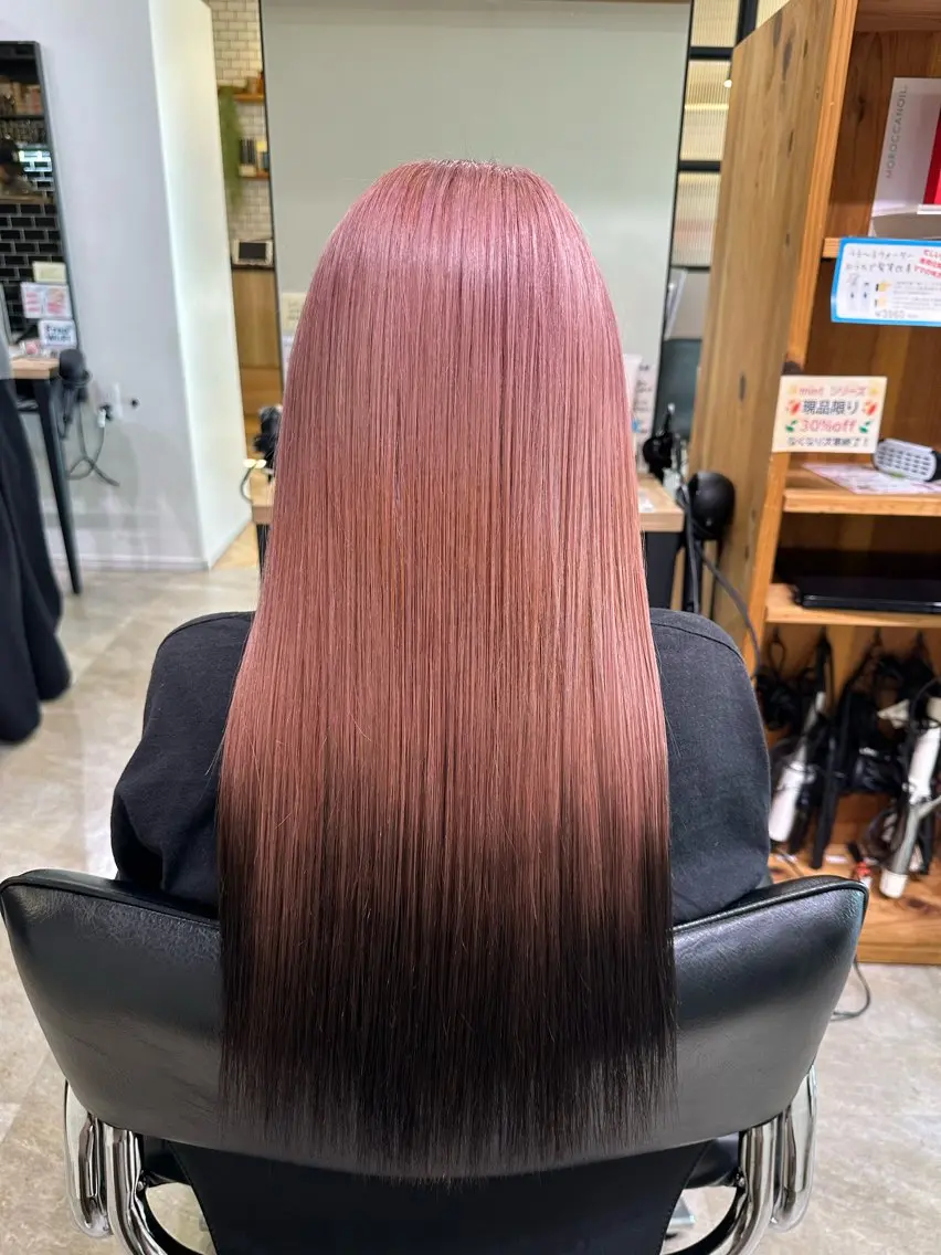 ロング カラー 黒髪 ピンクカラー 伊藤 旭華のヘアスタイル